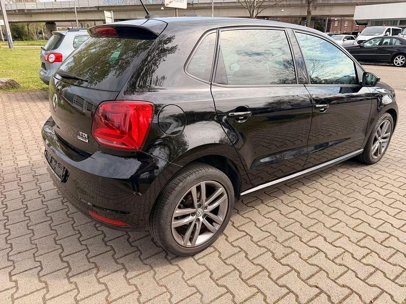 Gebraucht VW Polo Highline 90 PS (66 kW) 2016 Schwarz Limousine