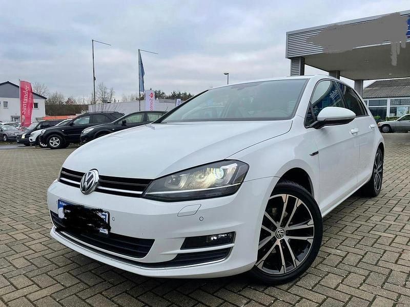 Weiß Gebraucht 2015 VW Golf LOUNGE Limousine | 10.500 € (Fairer Preis) - Bild 1/4