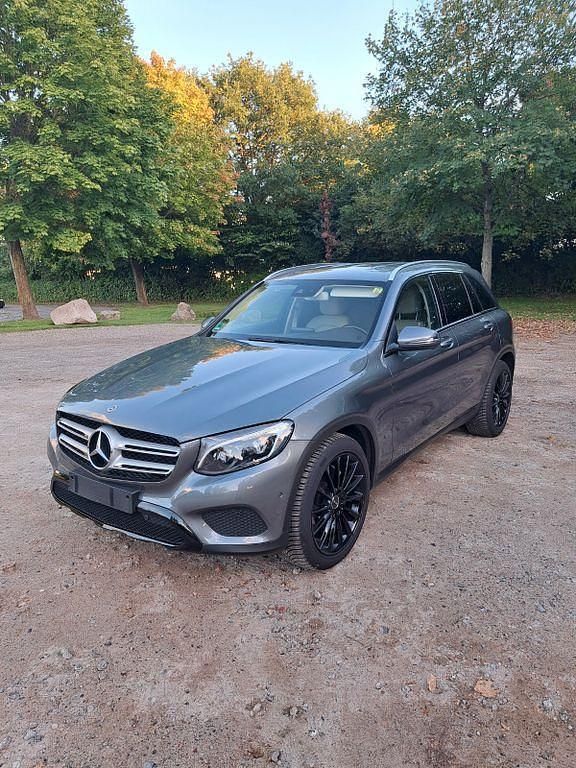 Grau Gebraucht 2017 Mercedes GLC250 SUV | 28.000 € (Guter Preis) - Bild 1/4