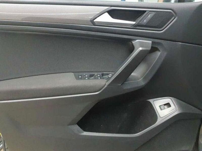 Gebraucht VW Tiguan Allspace Life 150 PS (110 kW) 2022 Platinum grey metallic SUV