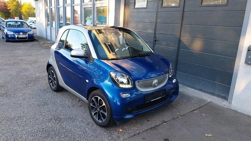 Blau Gebraucht 2016 Smart ForTwo Coupé Passion Kleinwagen | 10.299 € - Bild 1/4
