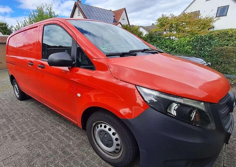 Rot Gebraucht 2017 Mercedes Vito Van / Kleinbus | 14.999 € - Bild 1/4