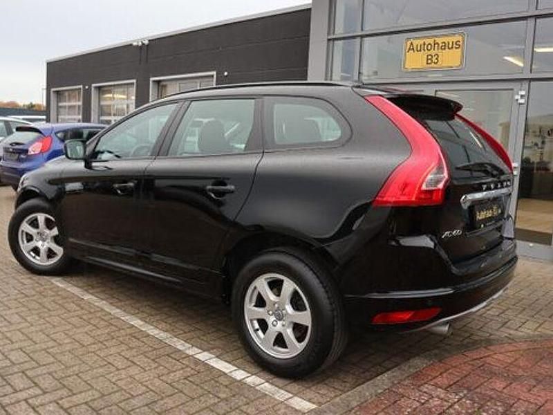 Gebraucht Volvo XC60 Kinetic 150 PS (110 kW) 2016 Schwarz SUV