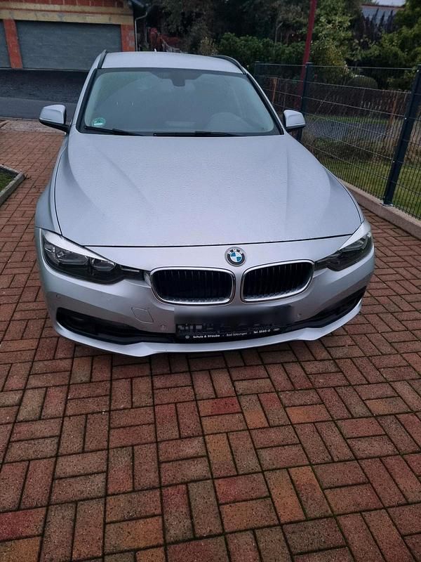 Silber Gebraucht 2016 BMW 318 Kombi | 9.100 € (Superpreis) - Bild 1/4