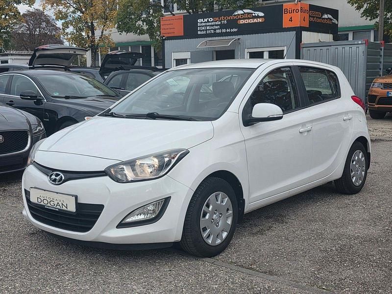 Weiß Gebraucht 2014 Hyundai i20 Kleinwagen | 9.999 € (Fairer Preis) - Bild 1/4