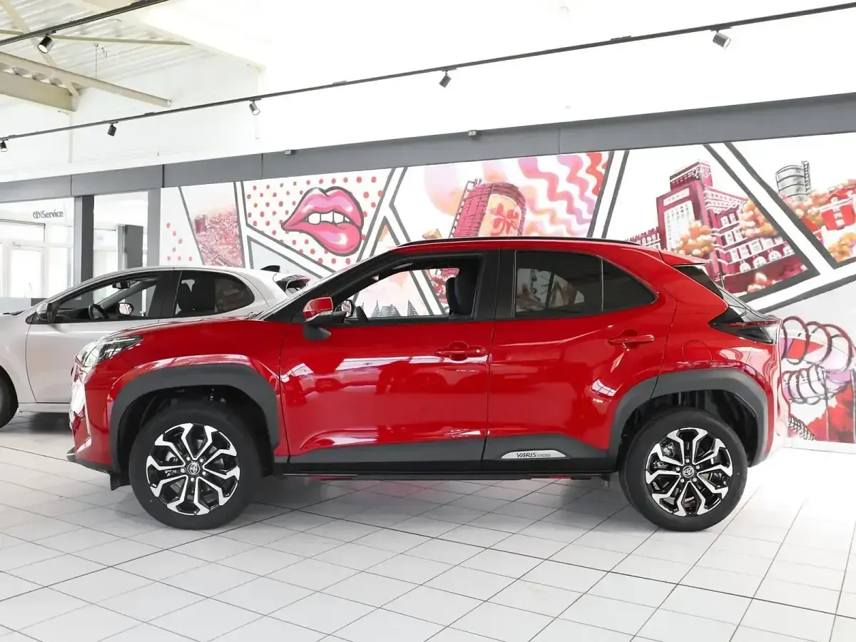 Gebraucht Toyota Yaris Cross 131 PS (96 kW) 2026 Emotional red SUV