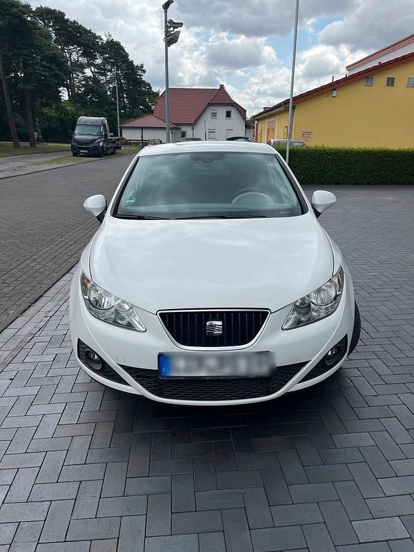 Weiß Gebraucht 2012 Seat Ibiza Coupé | 2.950 € (Fairer Preis) - Bild 1/4