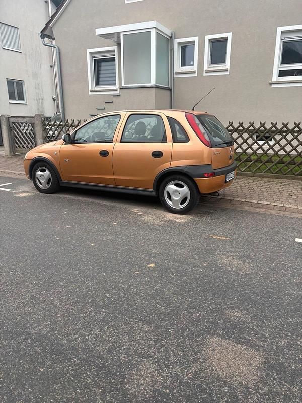 Gelb Gebraucht 2002 Opel Corsa Kleinwagen | 1.900 € (Fairer Preis) - Bild 1/4