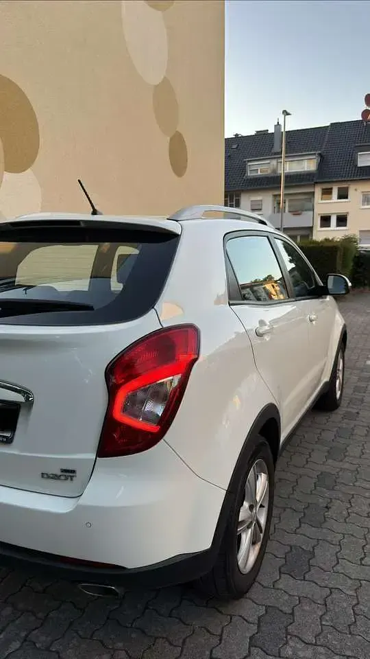 Gebraucht SsangYong Korando Quartz 150 PS (110 kW) 2014 Weiß SUV