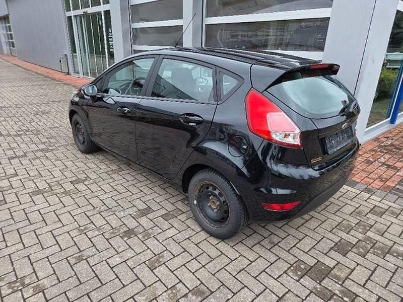 Gebraucht Ford Fiesta 82 PS (60 kW) 2016 Pantherschwarz metallic (metallic) Kleinwagen