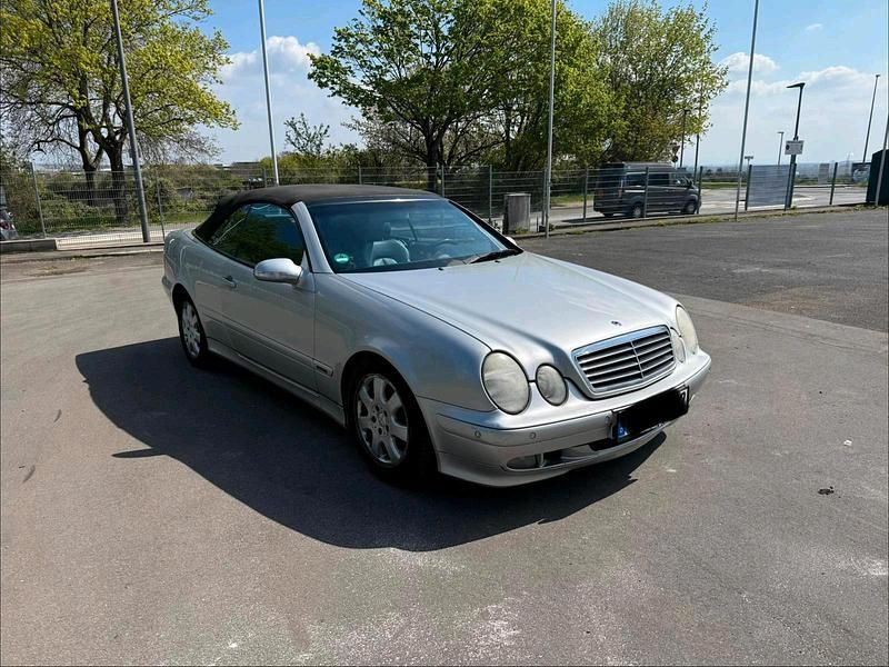 Gebraucht Mercedes CLK230 193 PS (141 kW) 2000 Silber Cabrio
