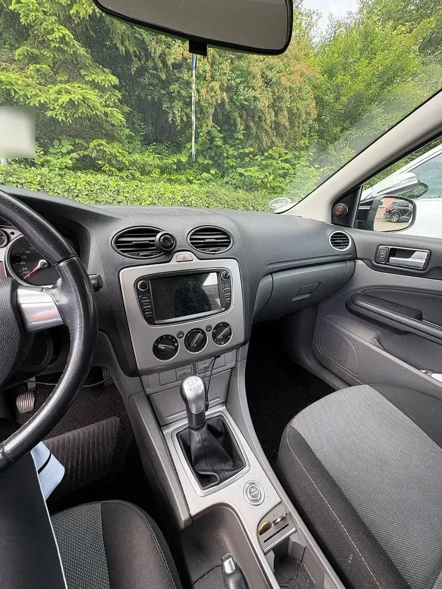 Gebraucht Ford Focus 125 PS (91 kW) 2010 Schwarz Limousine