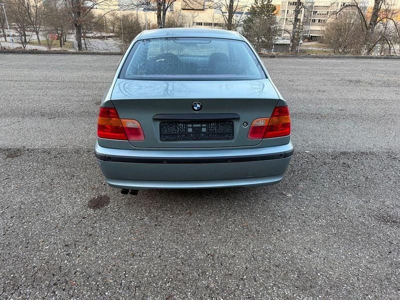 Gebraucht BMW 325 Sport Line 192 PS (141 kW) 2004 Grün Limousine