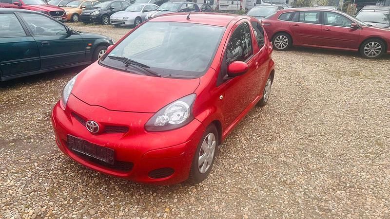 Rot Gebraucht 2012 Toyota Aygo Kleinwagen | 1.600 € (Guter Preis) - Bild 1/4