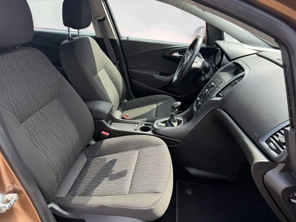 Gebraucht Opel Astra Selection 101 PS (74 kW) 2015 Braun Kleinwagen