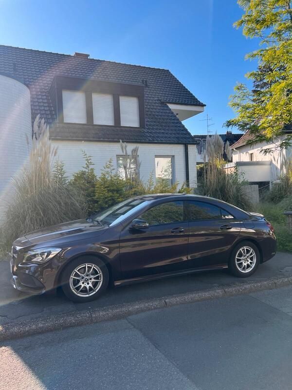Braun Gebraucht 2019 Mercedes CLA200 AMG line Coupé | 18.000 € (Superpreis) - Bild 1/4