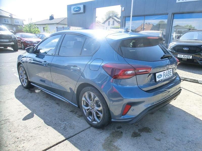 Gebraucht Ford Focus ST-Line X 155 PS (114 kW) 2024 Chroma blau Limousine