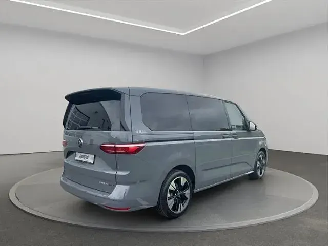 Gebraucht VW Multivan Goal 177 PS (130 kW) 2026 Grau Van / Kleinbus