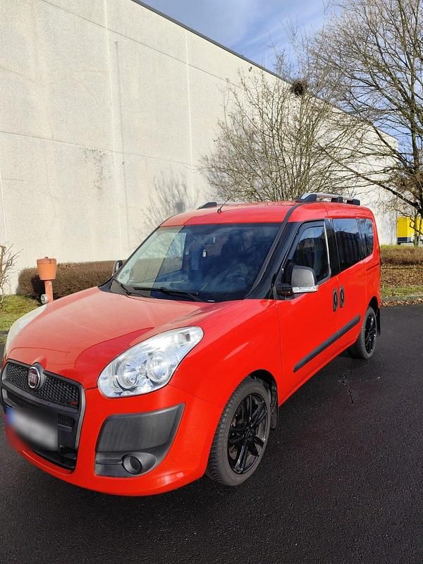 Gebraucht Fiat Doblò 90 PS (66 kW) 2012 Rot Van / Kleinbus