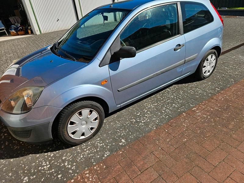 Blau Gebraucht 2005 Ford Fiesta Kleinwagen | 1.050 € (Guter Preis) - Bild 1/4