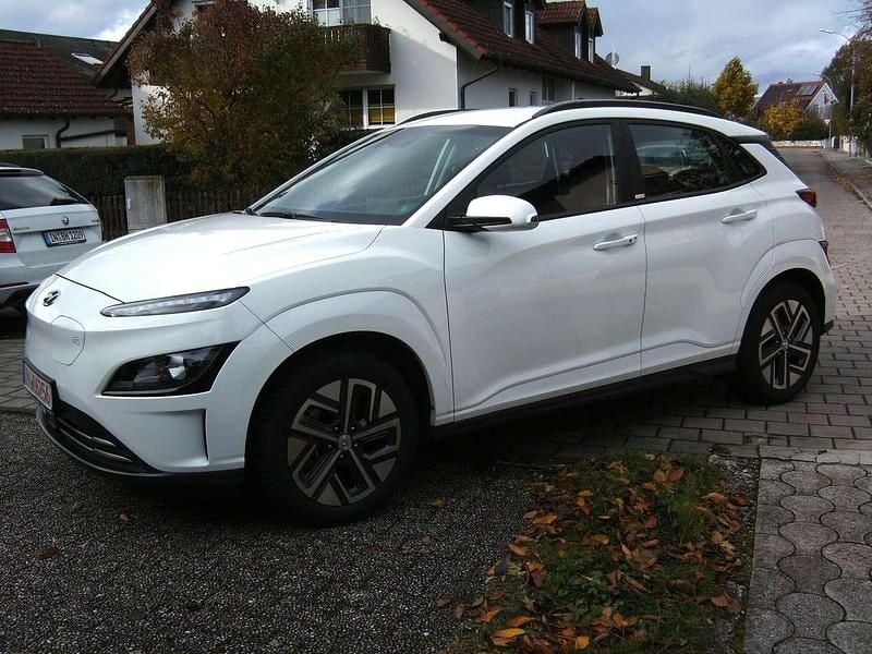 Weiß Gebraucht 2021 Hyundai Kona Select SUV | 14.900 € (Guter Preis) - Bild 1/4