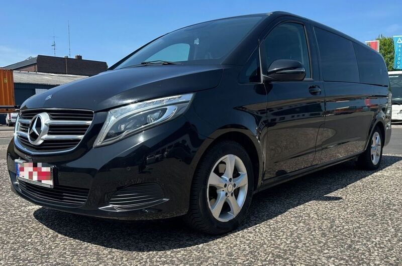 Schwarz Gebraucht 2016 Mercedes V250 Avantgarde Van / Kleinbus | 27.900 € (Superpreis) - Bild 1/4