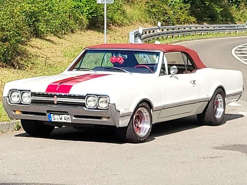 Weiß Gebraucht 1966 Oldsmobile Cutlass Cabrio | 48.800 € - Bild 1/4