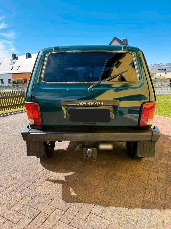 Second-hand Lada niva 83 CP (61 kW) 2012 Verde SUV