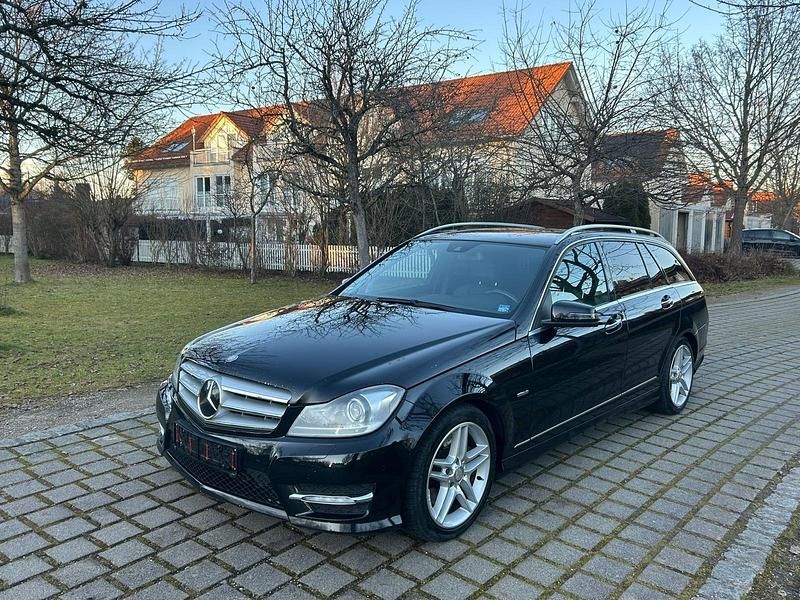 Schwarz Gebraucht 2012 Mercedes C300 Avantgarde Kombi | 9.200 € (Guter Preis) - Bild 1/4