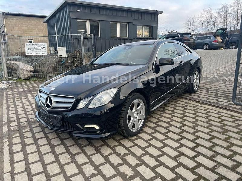Gebraucht Mercedes E350 AMG 231 PS (169 kW) 2011 Schwarz Coupé
