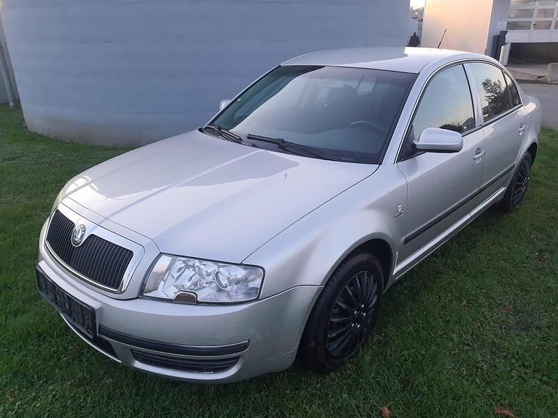 Silber Gebraucht 2002 Skoda Superb Limousine | 1.599 € (Superpreis) - Bild 1/4