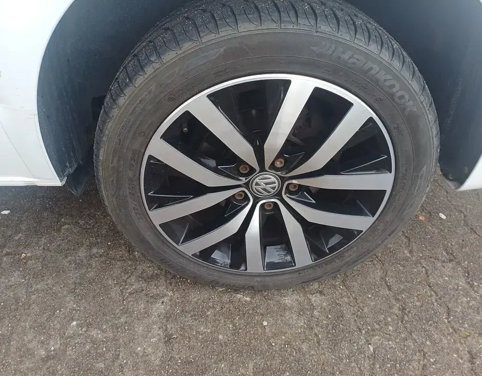 Gebraucht VW Multivan 110 PS (80 kW) 2021 Weiß Van / Kleinbus
