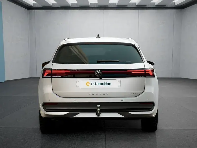 Gebraucht VW Passat 150 PS (110 kW) 2025 Weiß Kombi