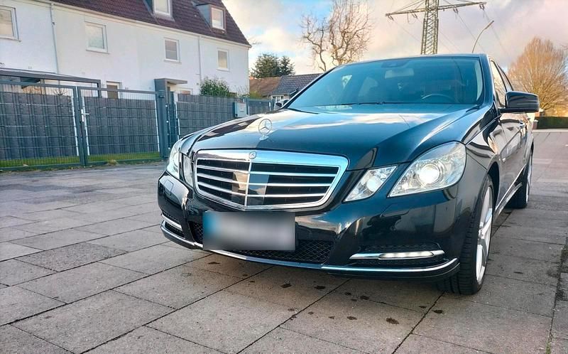Gebraucht Mercedes E300 231 PS (169 kW) 2011 Schwarz Limousine