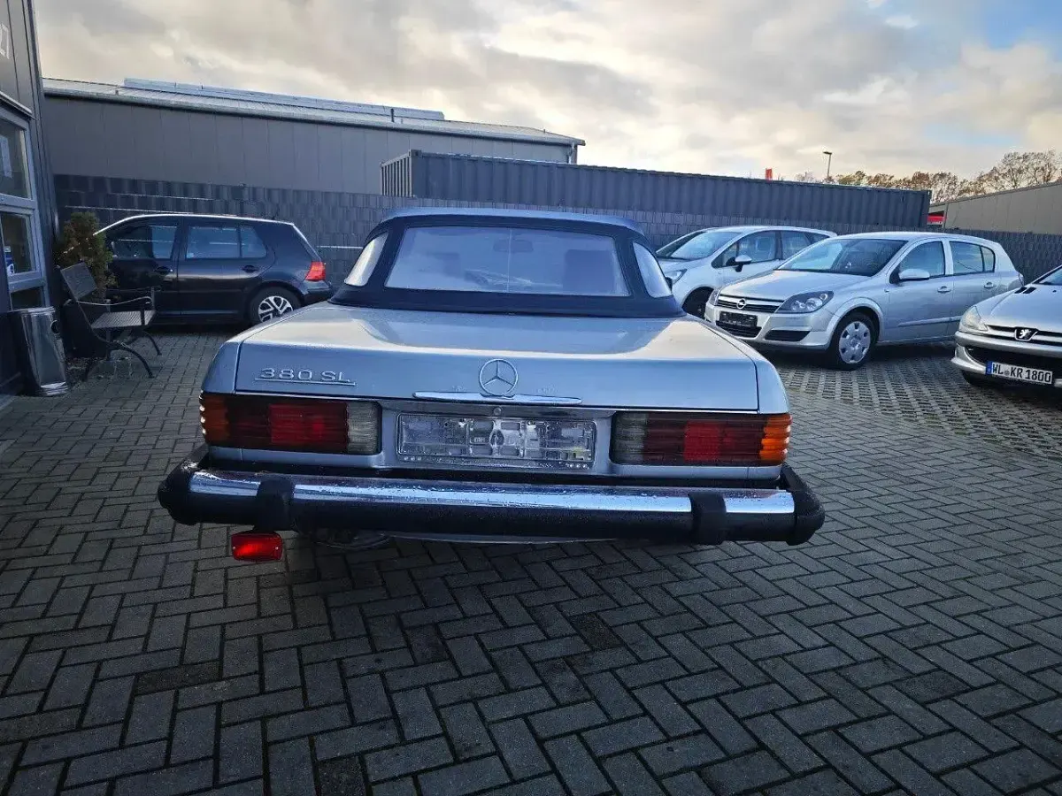 Gebraucht Mercedes SL380 204 PS (150 kW) 1984 Blau Cabrio