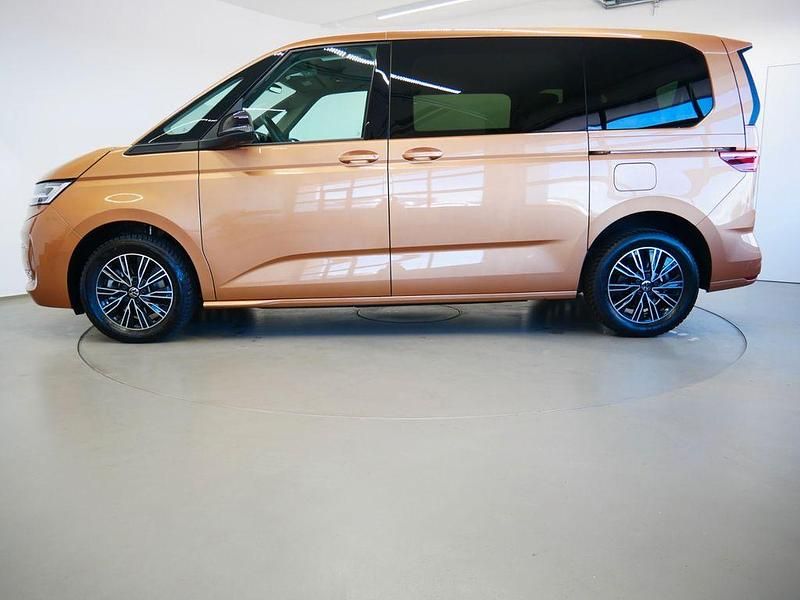 Gebraucht VW T7 Life 204 PS (150 kW) 2023 Copper bronze metallic Van