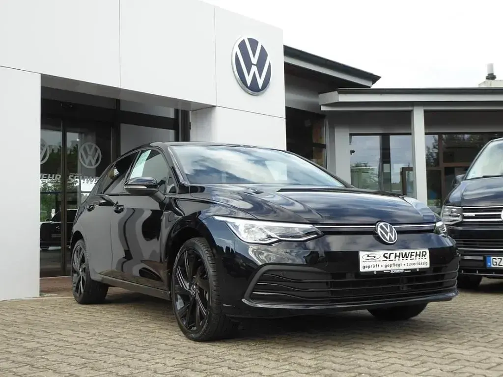 Gebraucht VW Golf VIII Life 110 PS (80 kW) 2023 Schwarz Limousine