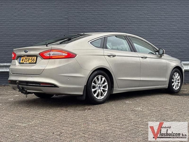 Gebraucht Ford Mondeo Titanium 160 PS (117 kW) 2015 Grau Limousine