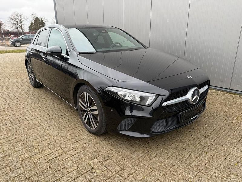 Gebraucht Mercedes A200 150 PS (110 kW) 2022 Schwarz Limousine