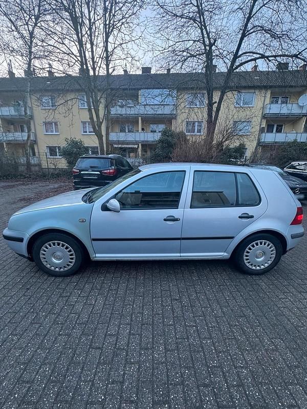 Gebraucht VW Golf IV 90 PS (66 kW) 1998 Kleinwagen