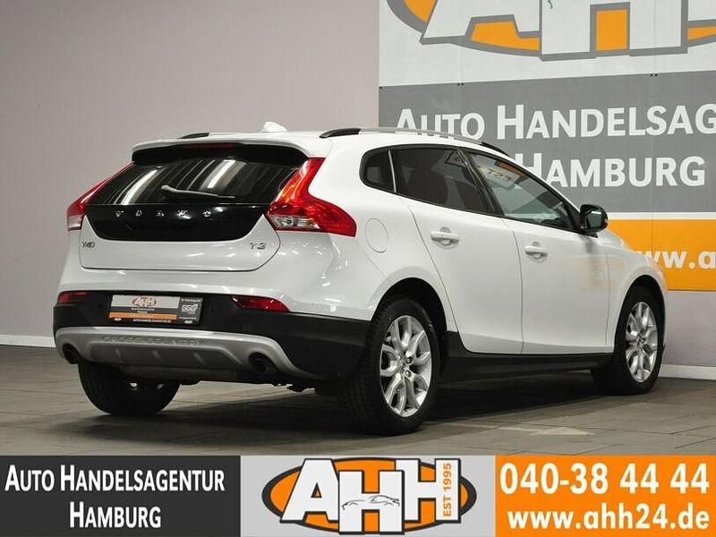 Gebraucht Volvo V40 CC Plus 152 PS (111 kW) 2018 Crystal white perleffect Kombi