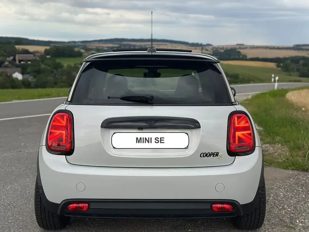 Gebraucht Mini Cooper SE 135 kW (184 PS) 2021 Silber Kleinwagen