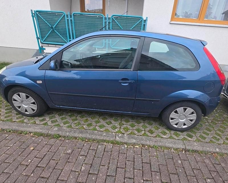 Gebraucht Ford Fiesta 100 PS (73 kW) 2005 Blau Kleinwagen