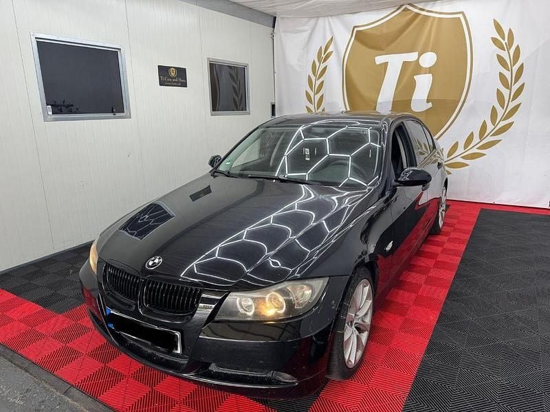 Schwarz Gebraucht 2006 BMW 318 Comfort Edition Limousine | 2.500 € (Superpreis) - Bild 1/4