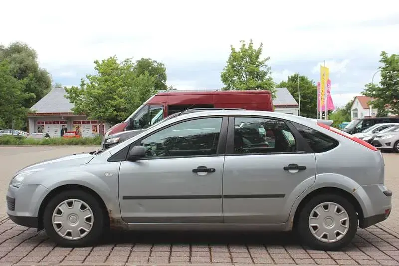 Gebraucht Ford Focus 101 PS (74 kW) 2006 Silber Limousine