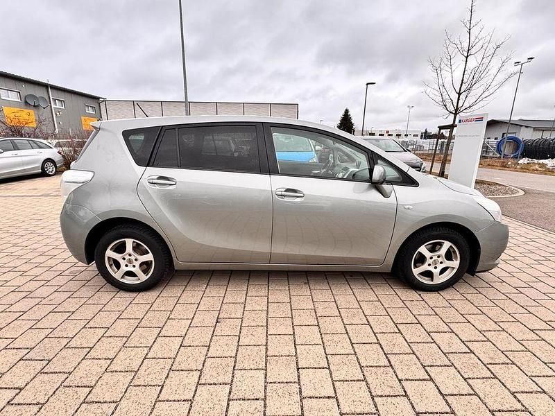 Gebraucht Toyota Verso 126 PS (92 kW) 2012 Grau Van / Kleinbus