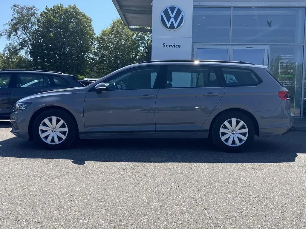 Gebraucht VW Passat 150 PS (110 kW) 2023 Grau Kombi