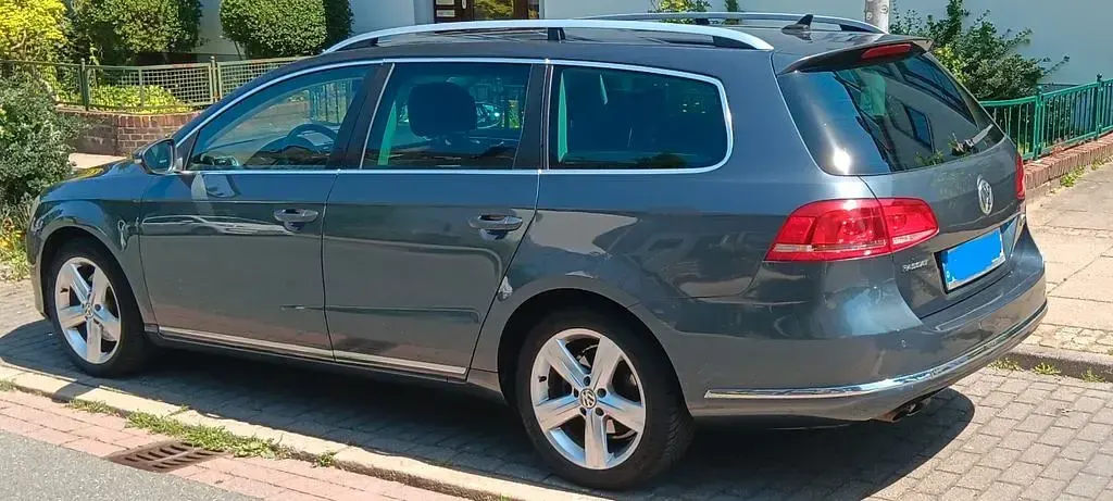 Gebraucht VW Passat Highline 140 PS (102 kW) 2012 Grau Kombi