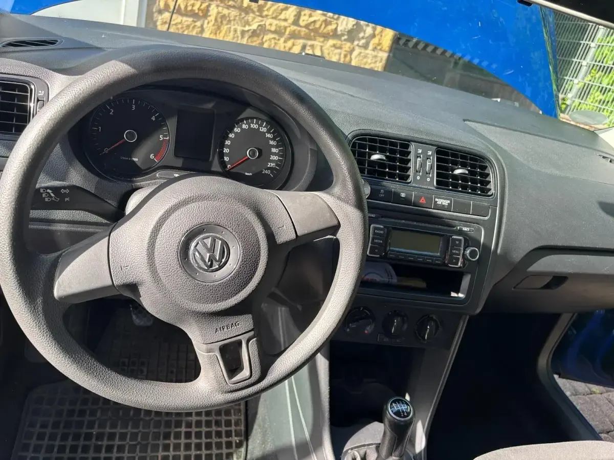 Gebraucht VW Polo 55 PS (40 kW) 2011 Blau Kleinwagen