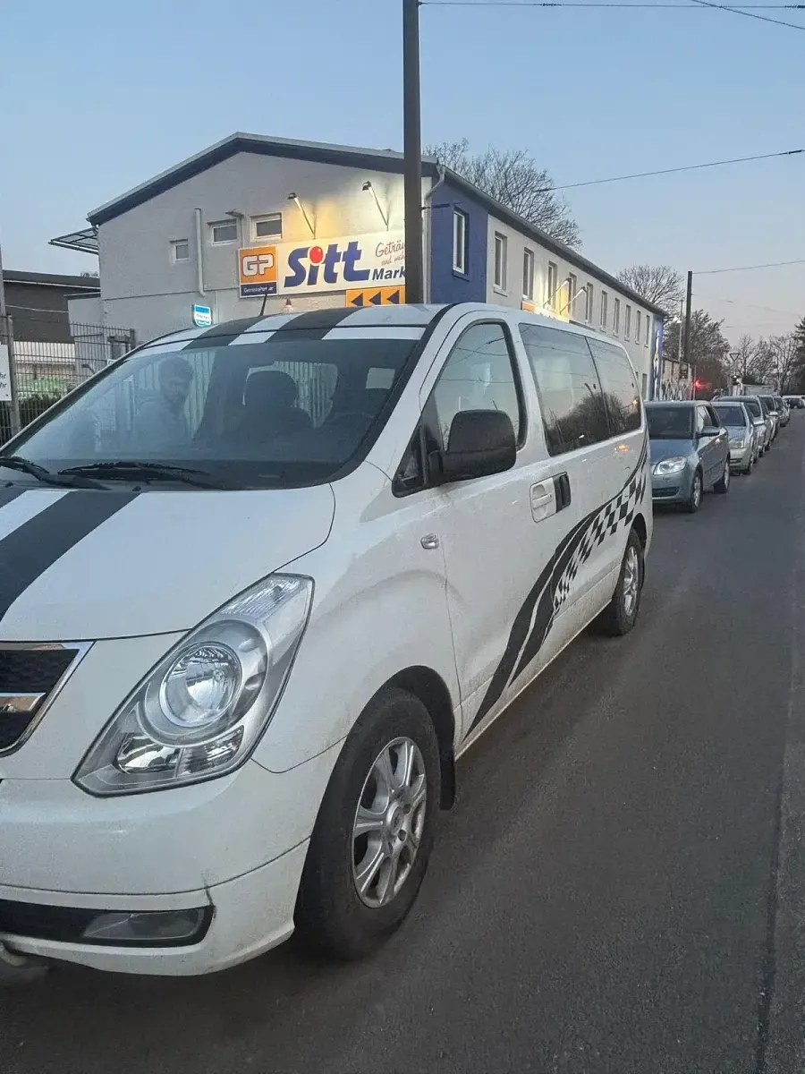 Gebraucht Hyundai H-1 170 PS (125 kW) 2010 Weiß Van / Kleinbus